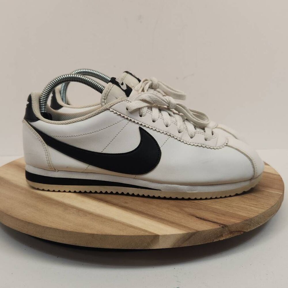 Nike Women's Cortez Leather Shoes White Black Size 8.5